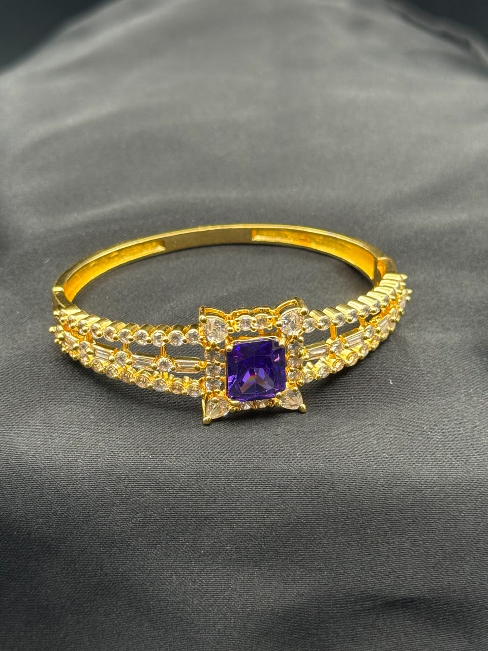 Premium Quality Zircon Studdded Openable Bracelet