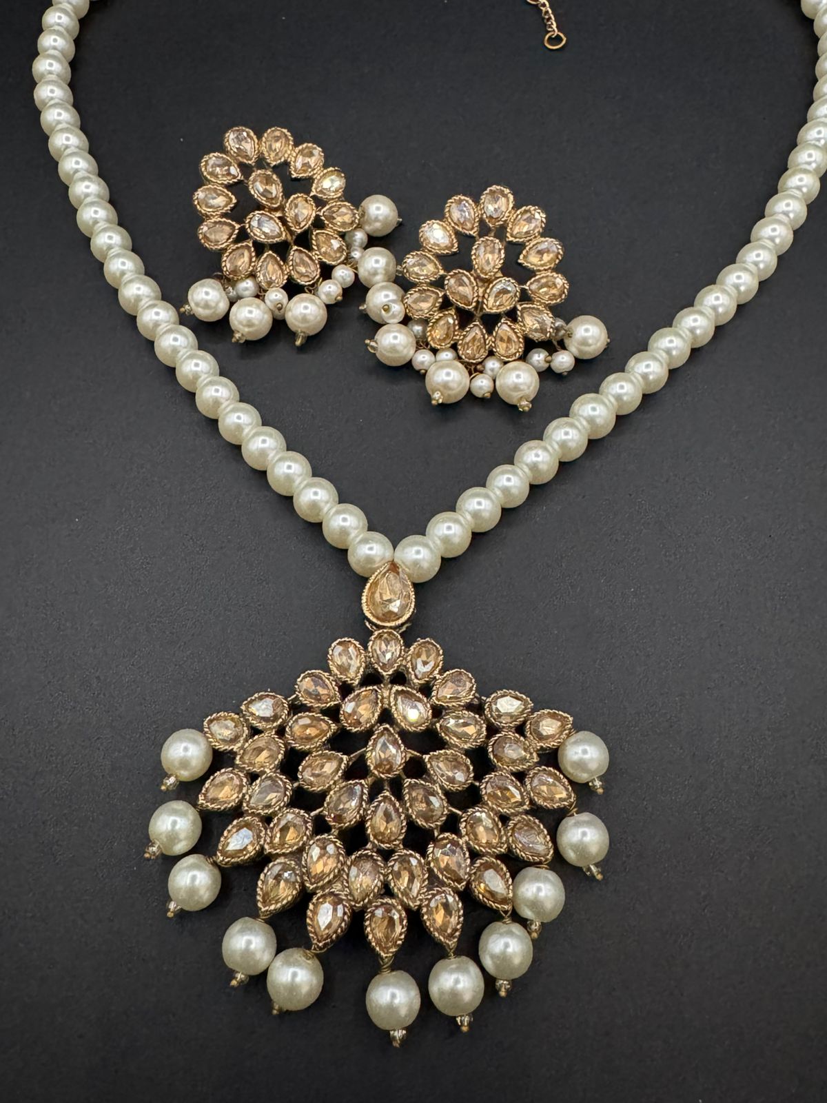 Semi Precious Stone Studded Pearl Mala Set | The Jewels Merchant