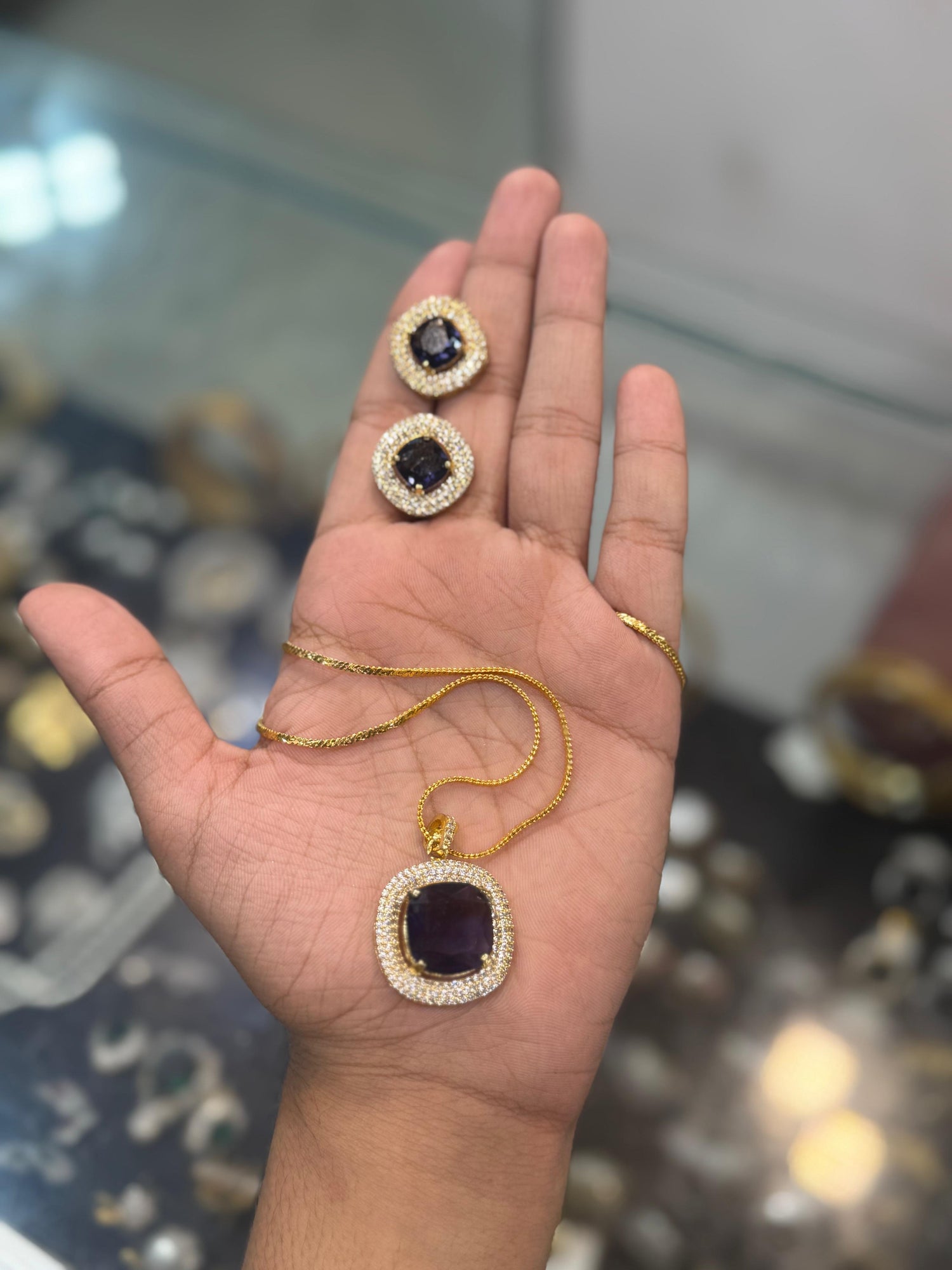 Pendant Sets | The Jewels Merchant