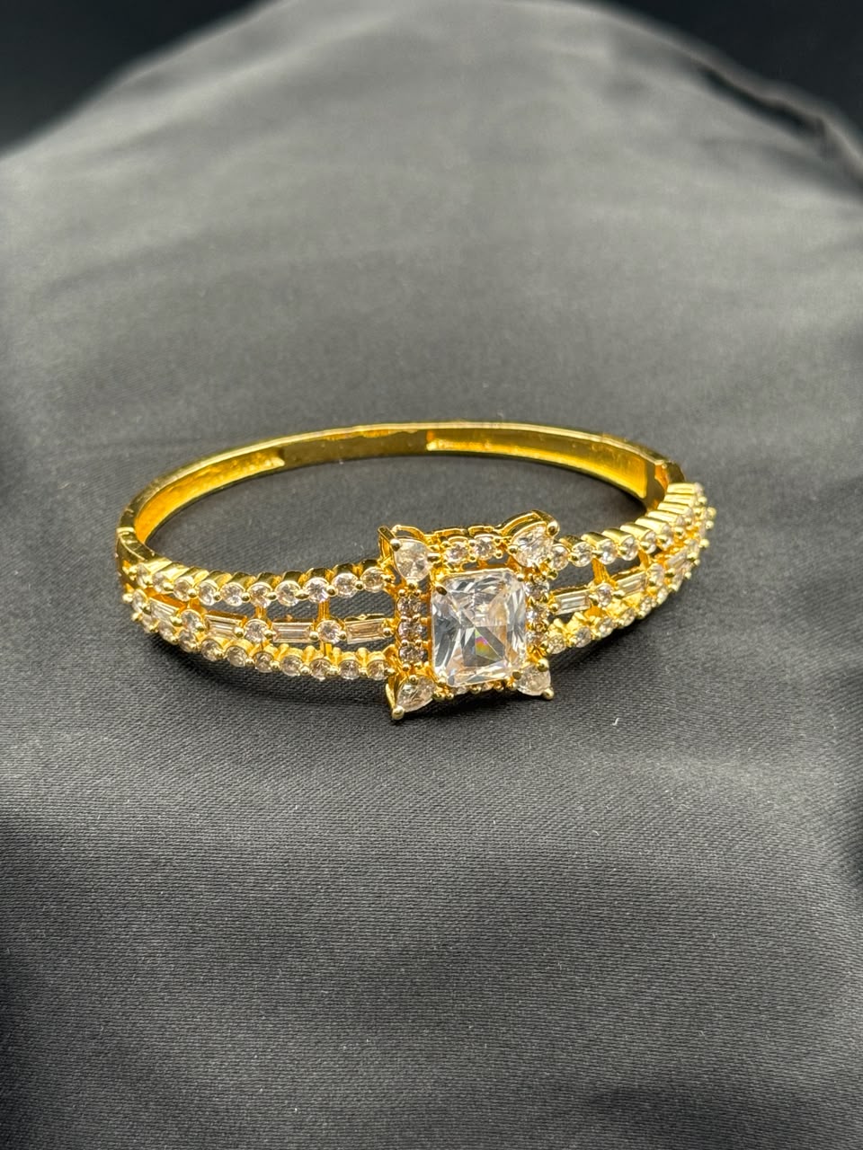 Premium Quality Zircon Studded Openable Bangle
