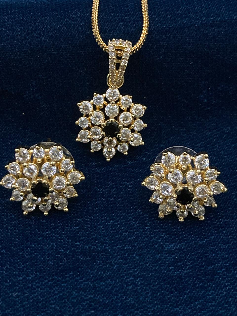 Premium Quality Gold Plated Zircon Studded Pendant Set Along With Mala