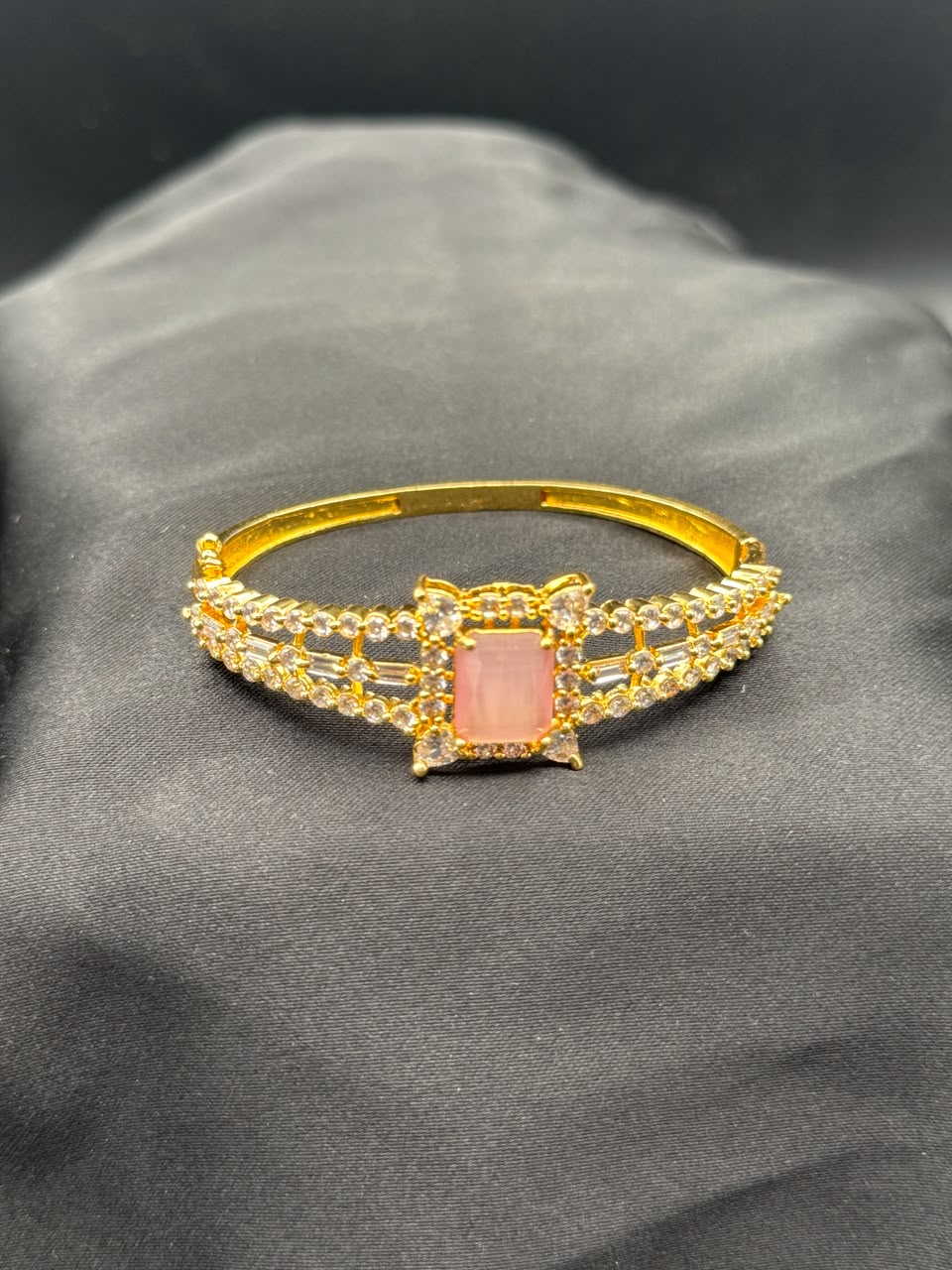 Premium Quality Zircon Studded Opneable Bracelet