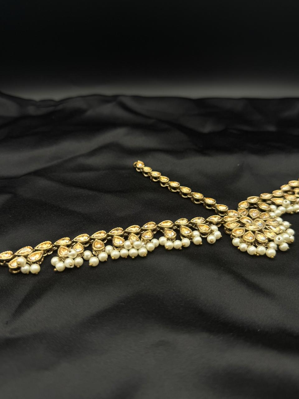 Kundan Style Matha Patti With Earrings